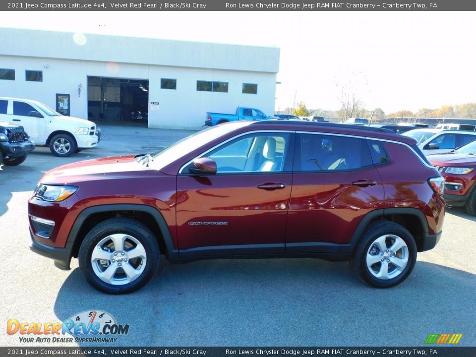 2021 Jeep Compass Latitude 4x4 Velvet Red Pearl / Black/Ski Gray Photo #9