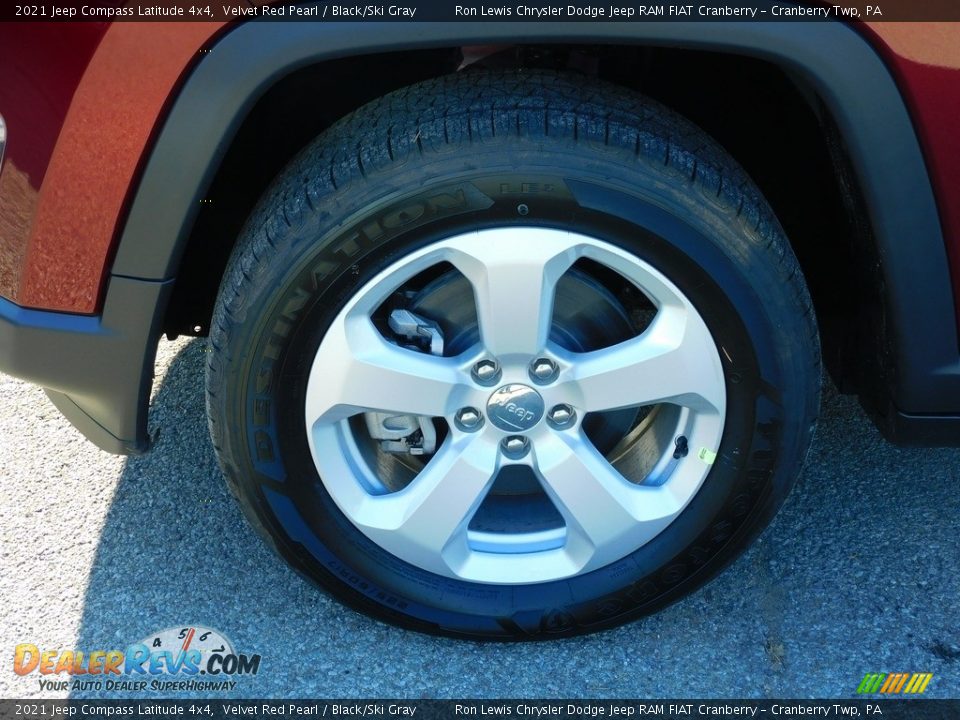 2021 Jeep Compass Latitude 4x4 Velvet Red Pearl / Black/Ski Gray Photo #10