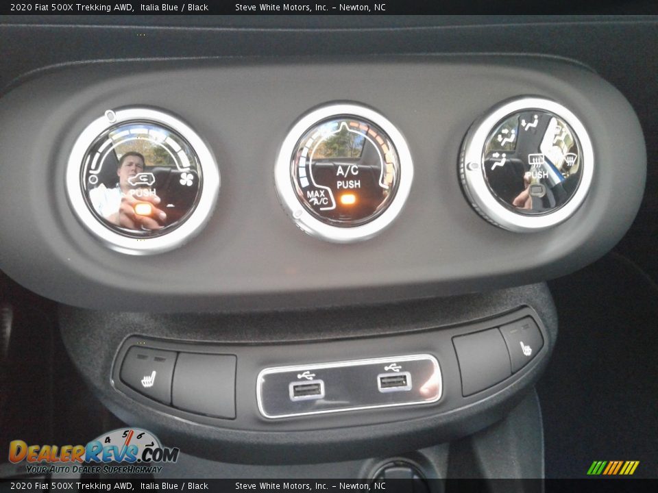 Controls of 2020 Fiat 500X Trekking AWD Photo #25
