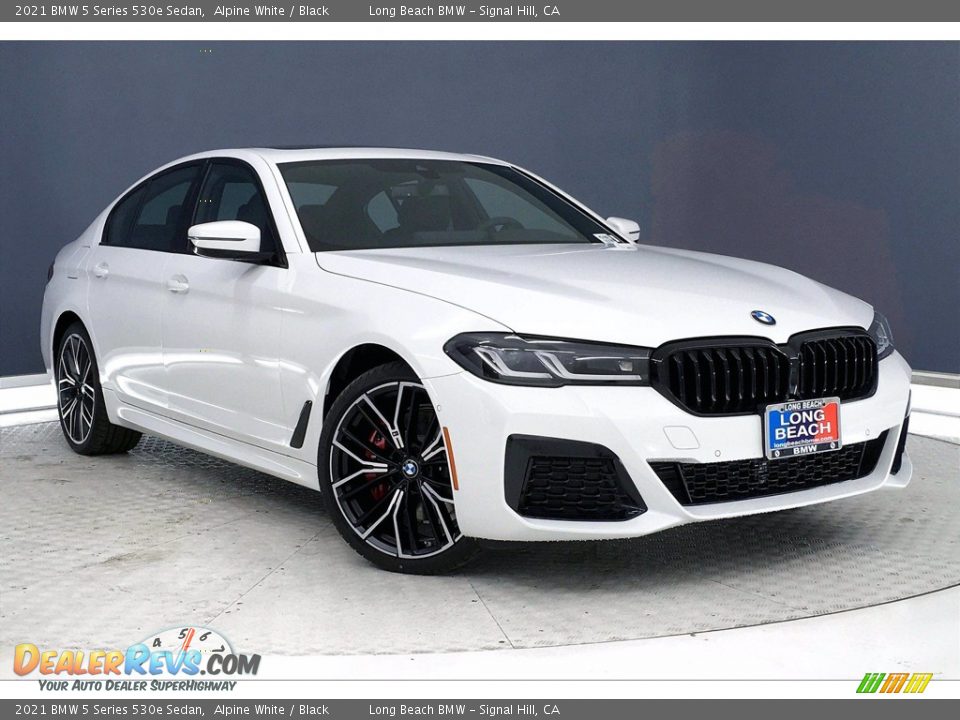 Front 3/4 View of 2021 BMW 5 Series 530e Sedan Photo #19