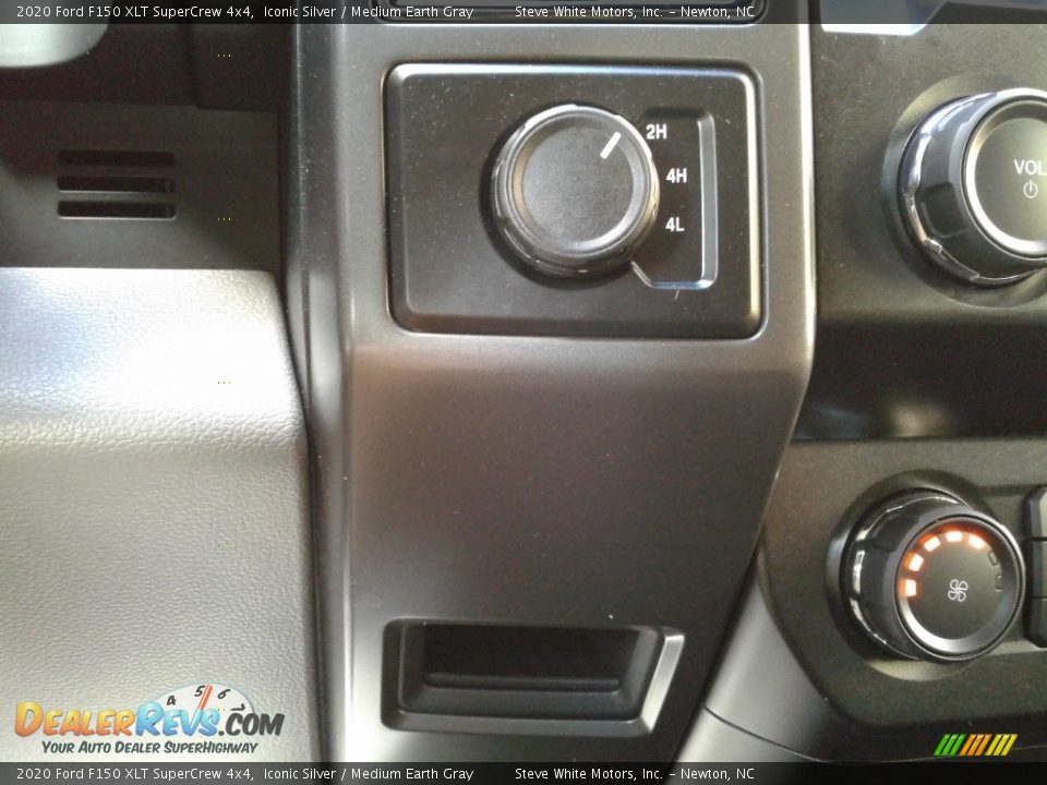 Controls of 2020 Ford F150 XLT SuperCrew 4x4 Photo #21