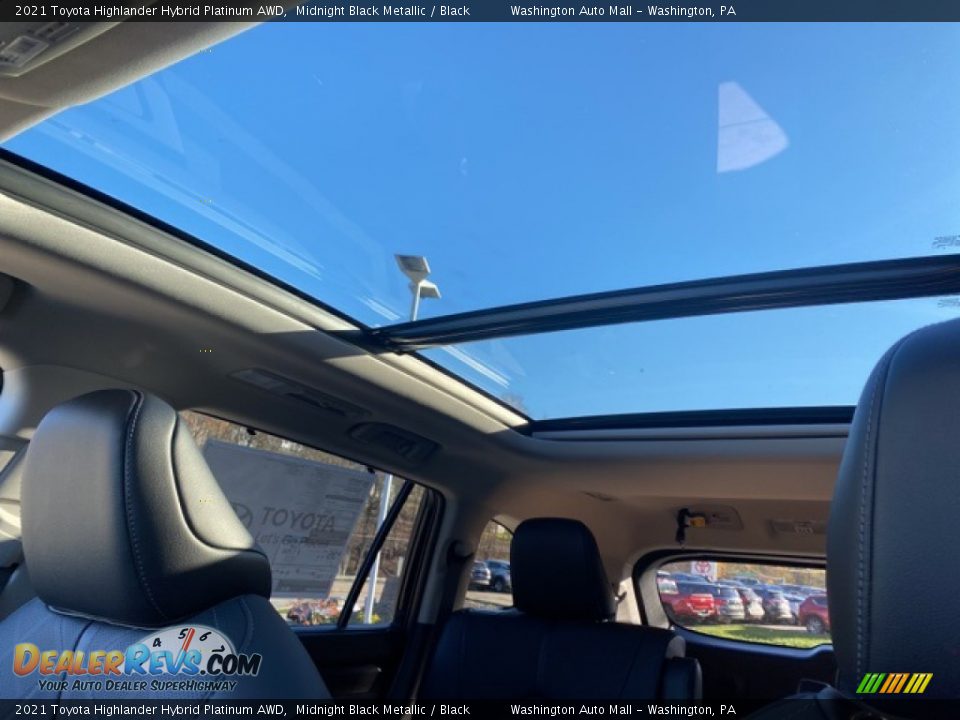 Sunroof of 2021 Toyota Highlander Hybrid Platinum AWD Photo #11