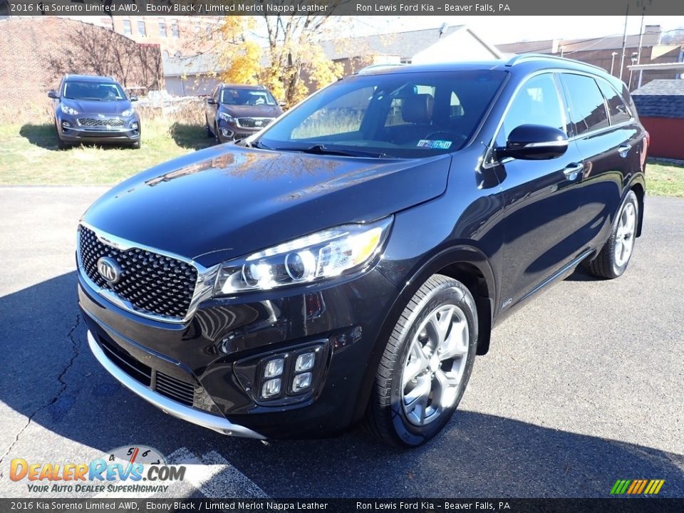 Front 3/4 View of 2016 Kia Sorento Limited AWD Photo #5