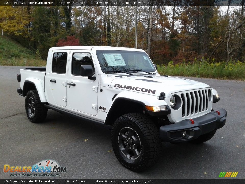 Front 3/4 View of 2021 Jeep Gladiator Rubicon 4x4 Photo #4