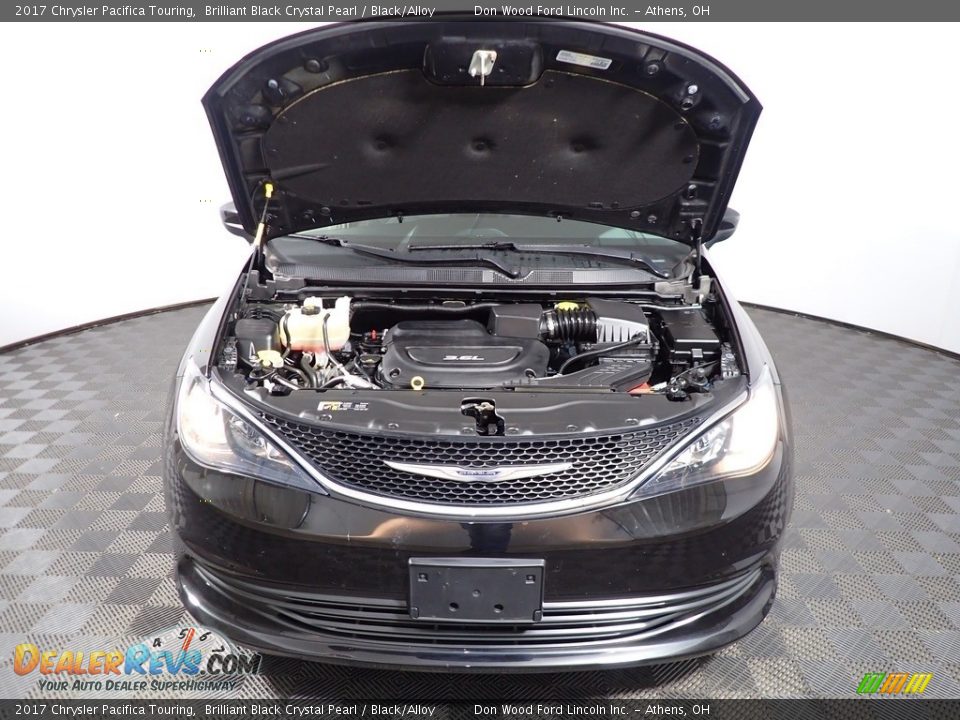 2017 Chrysler Pacifica Touring Brilliant Black Crystal Pearl / Black/Alloy Photo #5