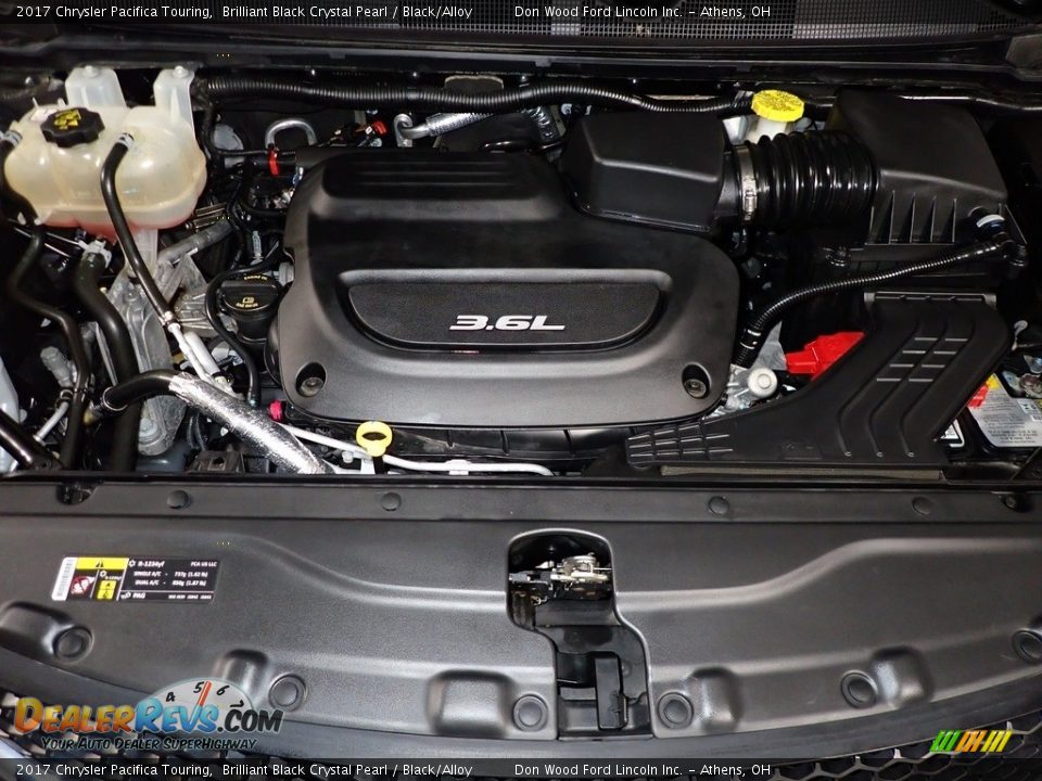 2017 Chrysler Pacifica Touring Brilliant Black Crystal Pearl / Black/Alloy Photo #6