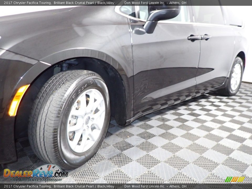 2017 Chrysler Pacifica Touring Brilliant Black Crystal Pearl / Black/Alloy Photo #8