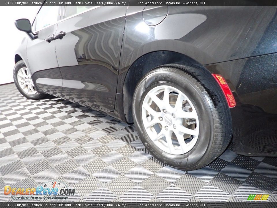 2017 Chrysler Pacifica Touring Brilliant Black Crystal Pearl / Black/Alloy Photo #10