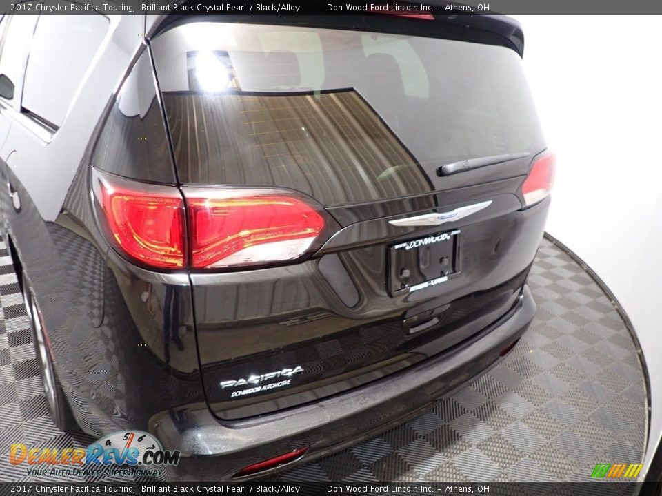 2017 Chrysler Pacifica Touring Brilliant Black Crystal Pearl / Black/Alloy Photo #11
