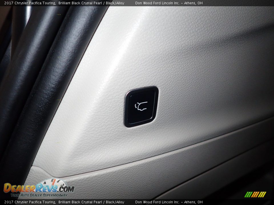 2017 Chrysler Pacifica Touring Brilliant Black Crystal Pearl / Black/Alloy Photo #15