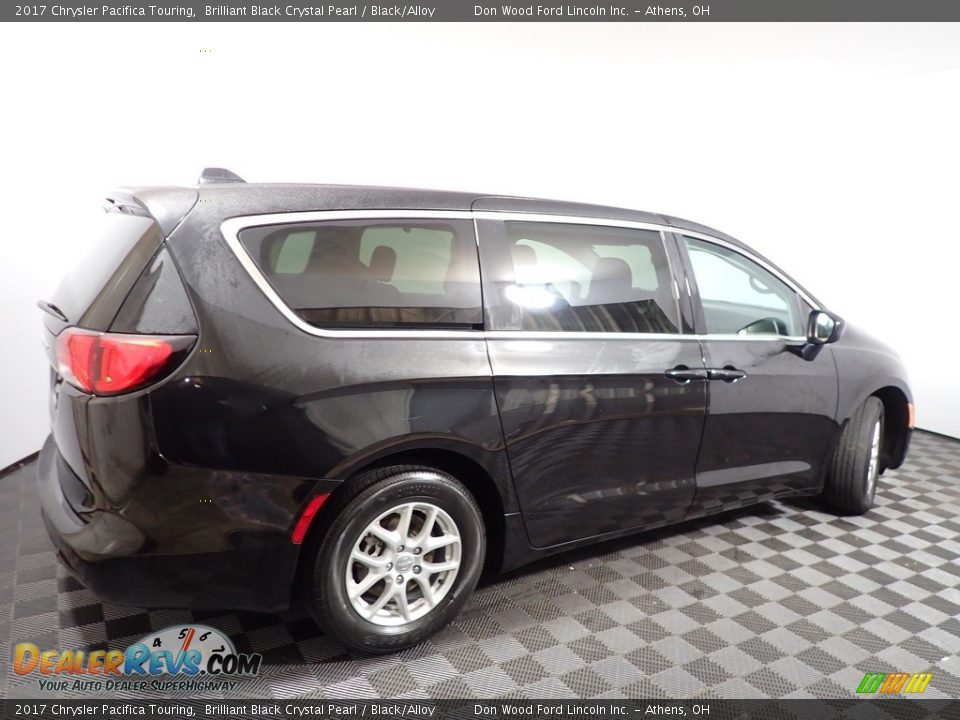 2017 Chrysler Pacifica Touring Brilliant Black Crystal Pearl / Black/Alloy Photo #16