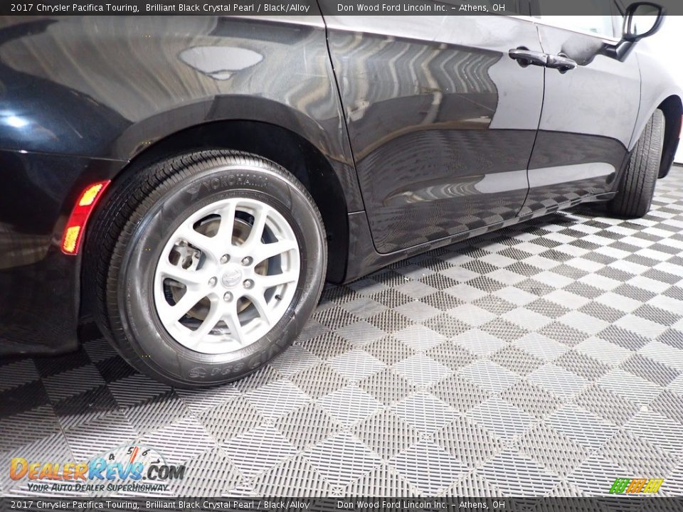 2017 Chrysler Pacifica Touring Brilliant Black Crystal Pearl / Black/Alloy Photo #17