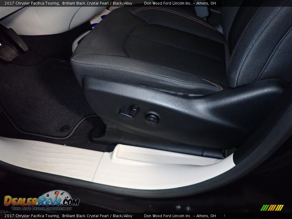 2017 Chrysler Pacifica Touring Brilliant Black Crystal Pearl / Black/Alloy Photo #19