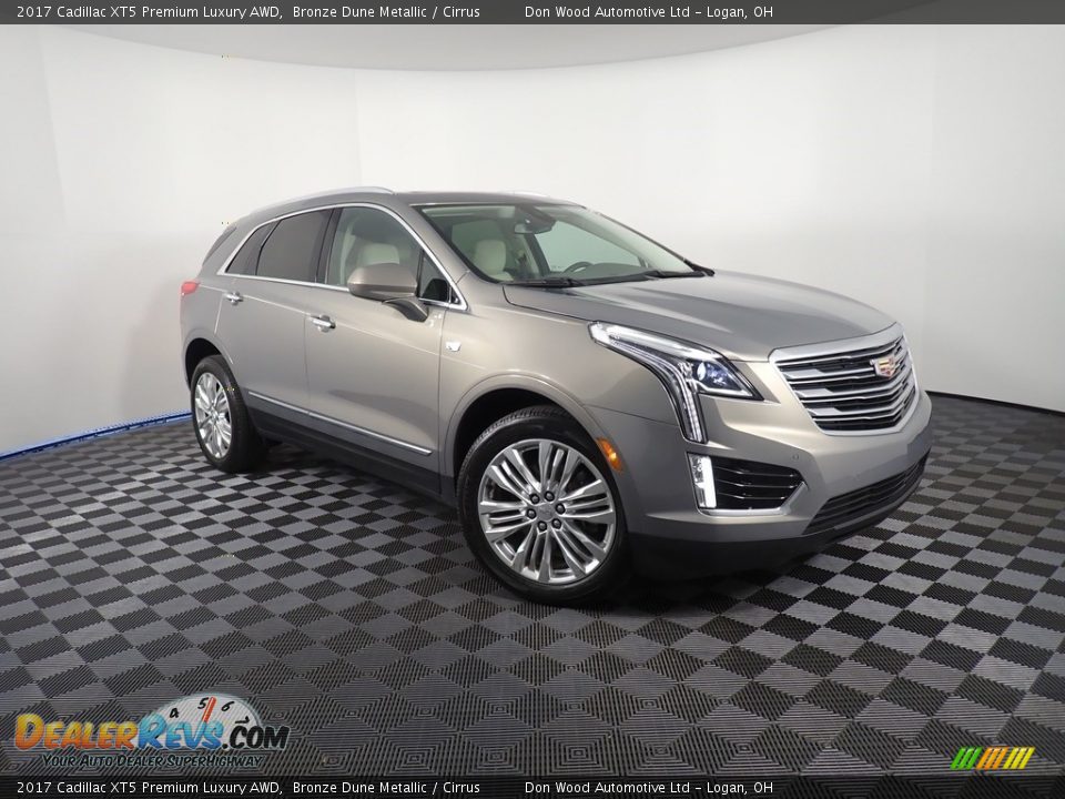 Front 3/4 View of 2017 Cadillac XT5 Premium Luxury AWD Photo #7