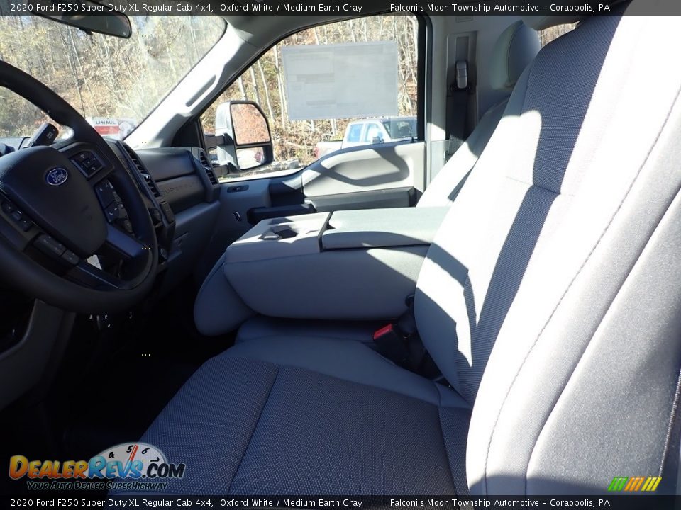 2020 Ford F250 Super Duty XL Regular Cab 4x4 Oxford White / Medium Earth Gray Photo #9