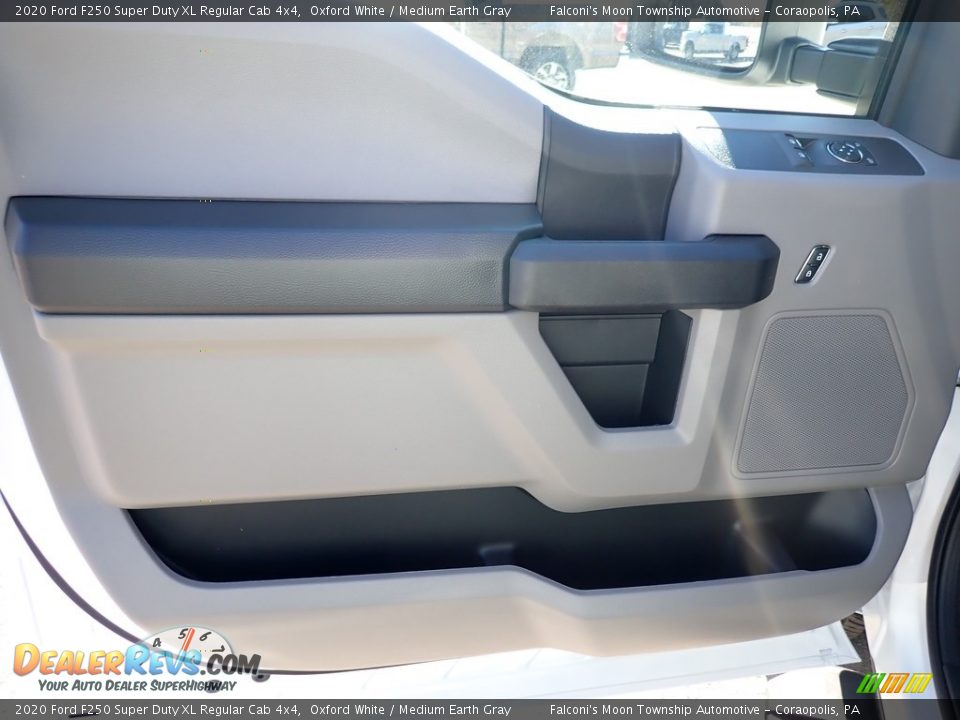 2020 Ford F250 Super Duty XL Regular Cab 4x4 Oxford White / Medium Earth Gray Photo #10