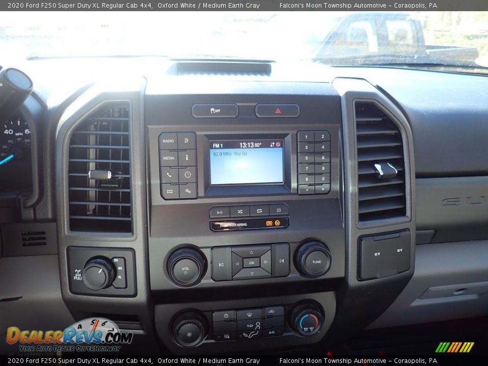 2020 Ford F250 Super Duty XL Regular Cab 4x4 Oxford White / Medium Earth Gray Photo #12