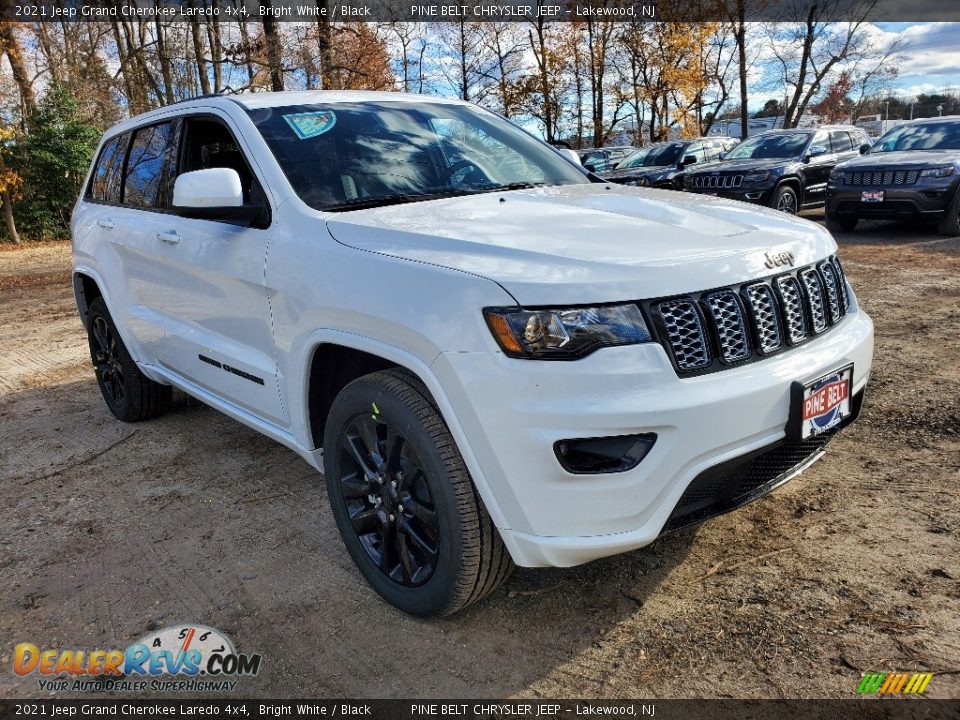 2021 Jeep Grand Cherokee Laredo 4x4 Bright White / Black Photo #1