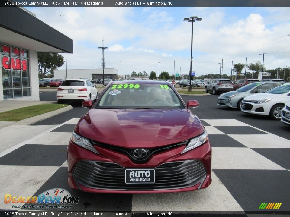 2018 Toyota Camry XLE Ruby Flare Pearl / Macadamia Photo #2