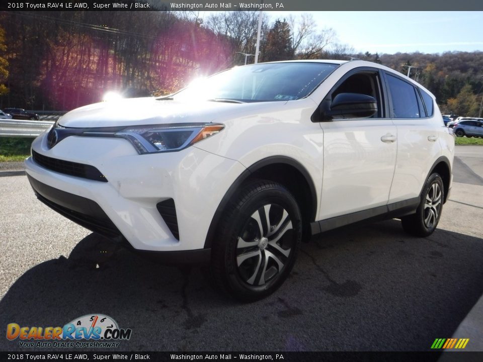 2018 Toyota RAV4 LE AWD Super White / Black Photo #10