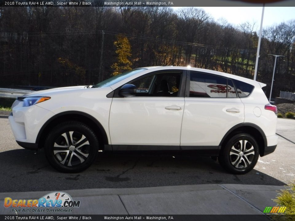 2018 Toyota RAV4 LE AWD Super White / Black Photo #11