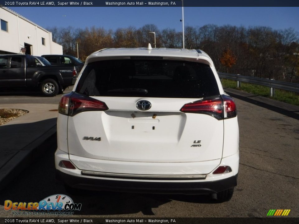 2018 Toyota RAV4 LE AWD Super White / Black Photo #13