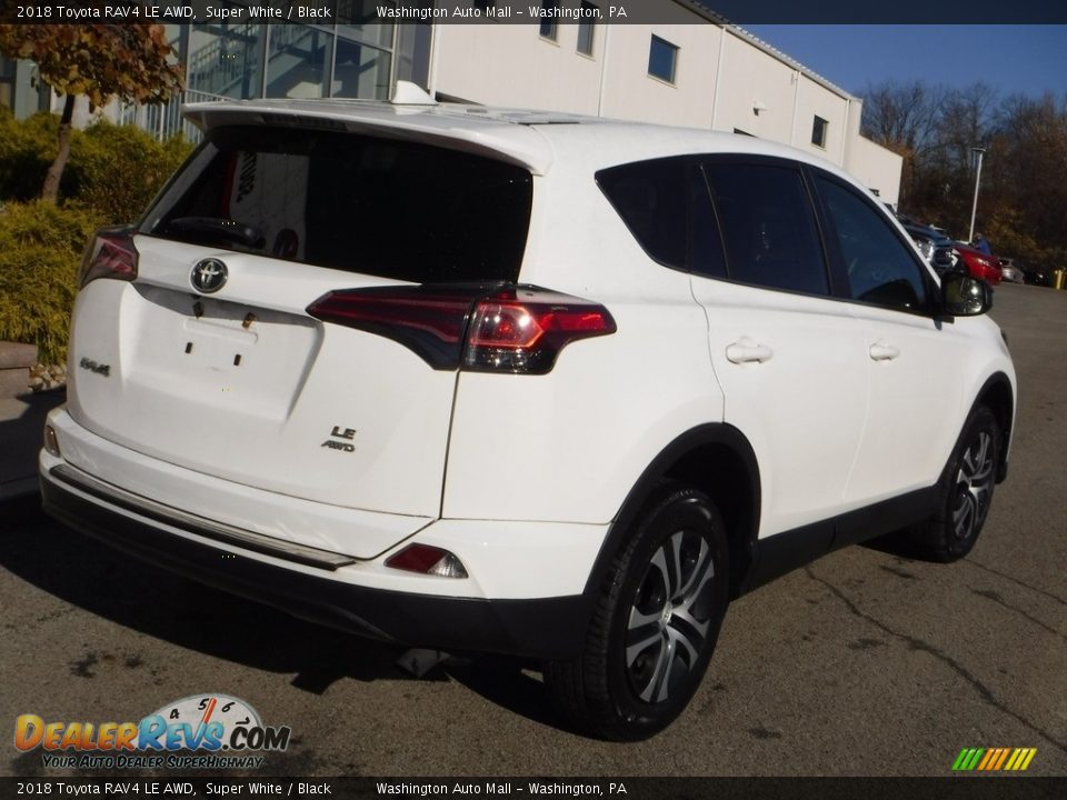 2018 Toyota RAV4 LE AWD Super White / Black Photo #14