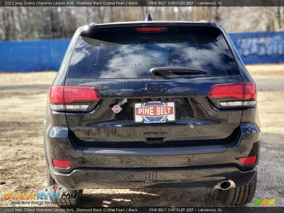 2021 Jeep Grand Cherokee Laredo 4x4 Diamond Black Crystal Pearl / Black Photo #7