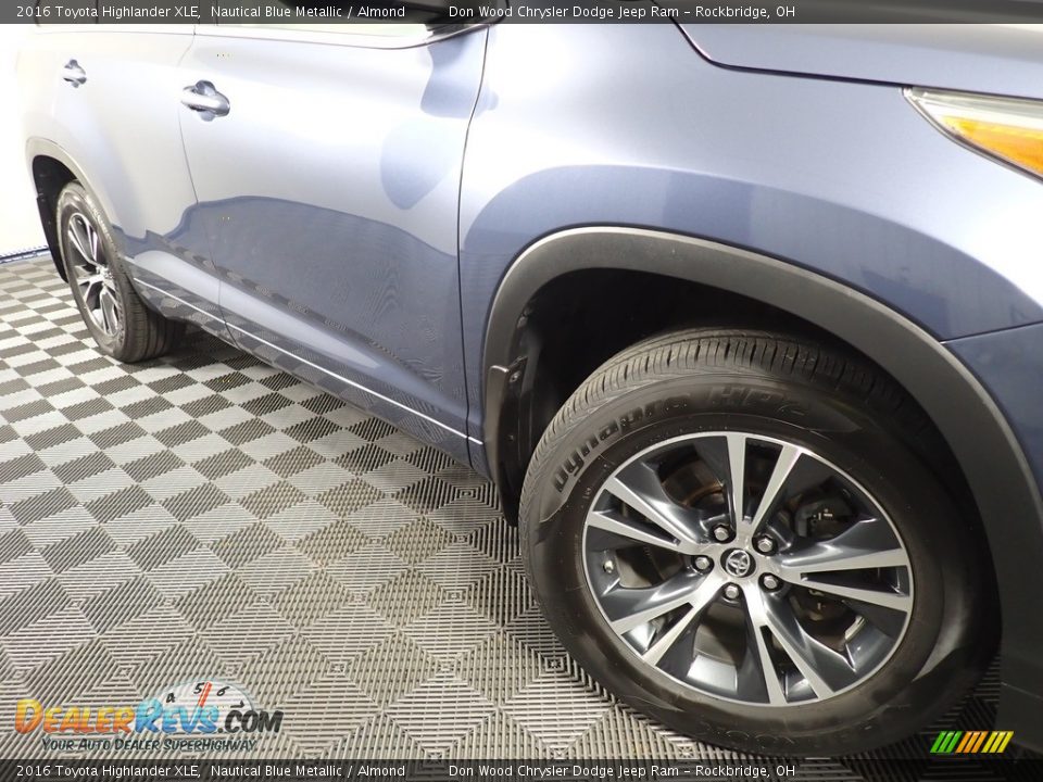2016 Toyota Highlander XLE Nautical Blue Metallic / Almond Photo #6