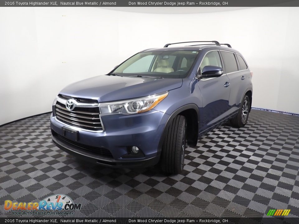 2016 Toyota Highlander XLE Nautical Blue Metallic / Almond Photo #10