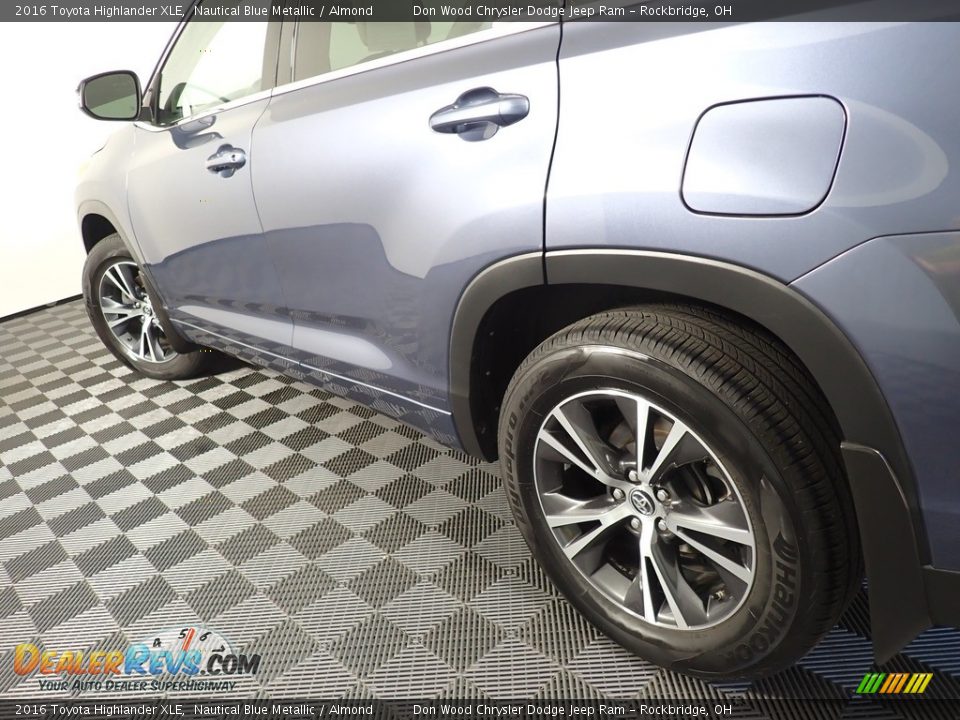 2016 Toyota Highlander XLE Nautical Blue Metallic / Almond Photo #12