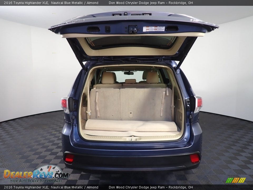 2016 Toyota Highlander XLE Nautical Blue Metallic / Almond Photo #15