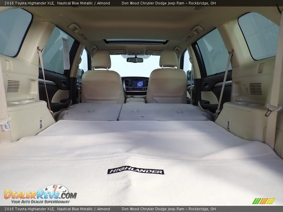 2016 Toyota Highlander XLE Nautical Blue Metallic / Almond Photo #18