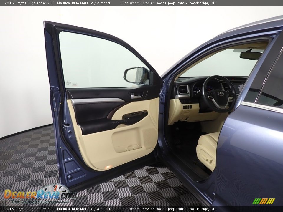 2016 Toyota Highlander XLE Nautical Blue Metallic / Almond Photo #23