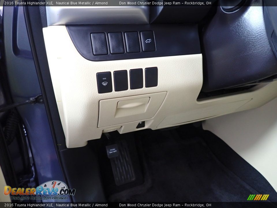 2016 Toyota Highlander XLE Nautical Blue Metallic / Almond Photo #26