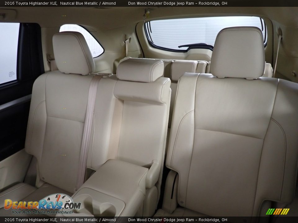2016 Toyota Highlander XLE Nautical Blue Metallic / Almond Photo #28
