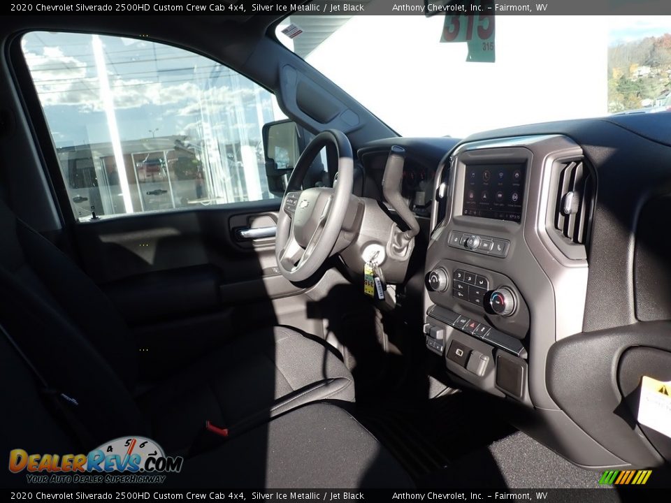 2020 Chevrolet Silverado 2500HD Custom Crew Cab 4x4 Silver Ice Metallic / Jet Black Photo #4