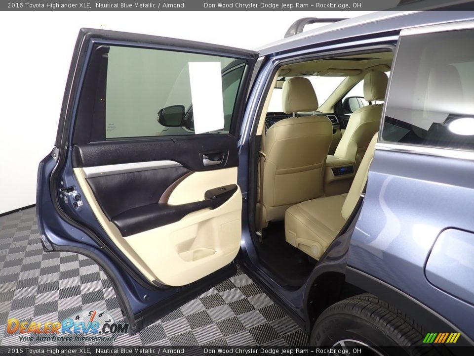 2016 Toyota Highlander XLE Nautical Blue Metallic / Almond Photo #29