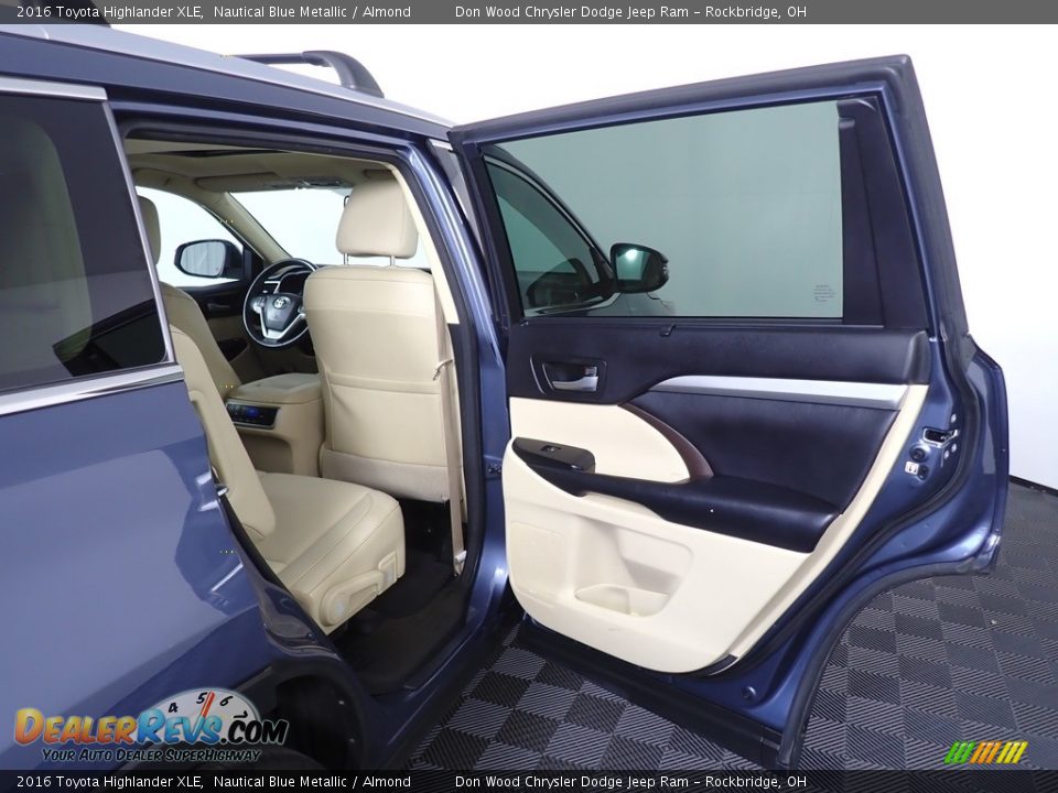 2016 Toyota Highlander XLE Nautical Blue Metallic / Almond Photo #33