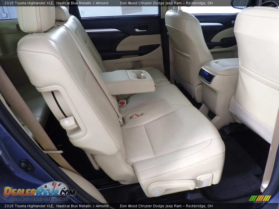 2016 Toyota Highlander XLE Nautical Blue Metallic / Almond Photo #34