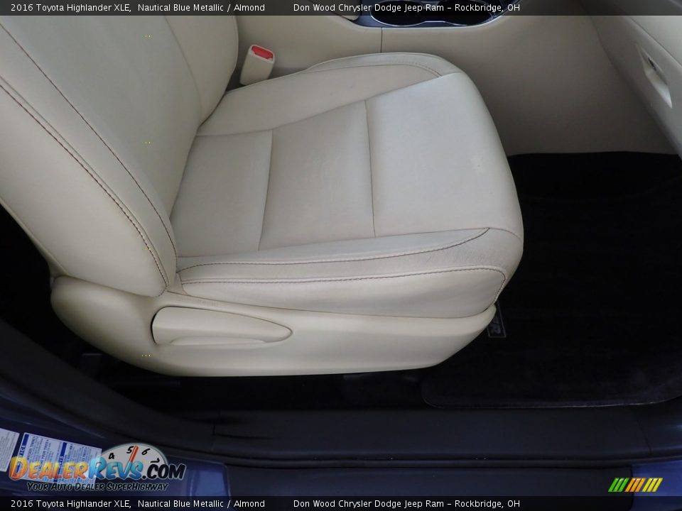 2016 Toyota Highlander XLE Nautical Blue Metallic / Almond Photo #36