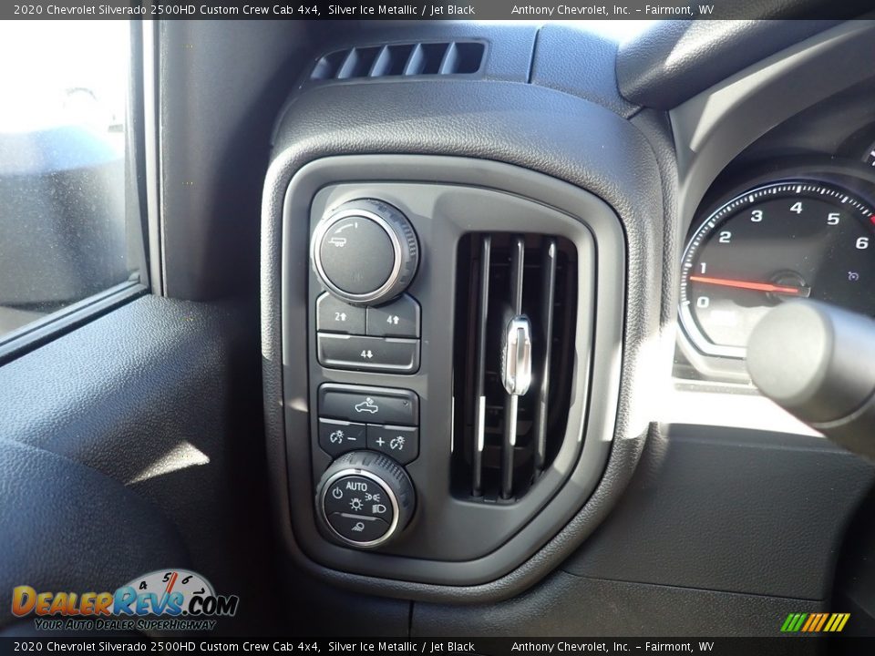 2020 Chevrolet Silverado 2500HD Custom Crew Cab 4x4 Silver Ice Metallic / Jet Black Photo #18