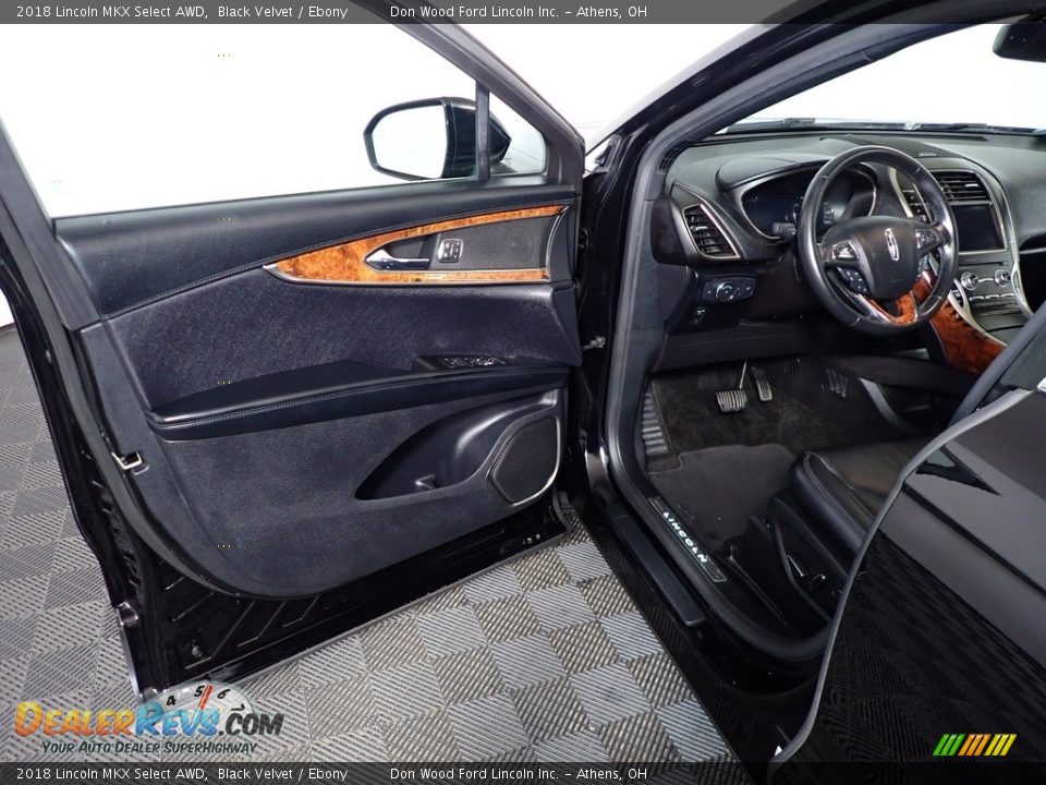 Front Seat of 2018 Lincoln MKX Select AWD Photo #17