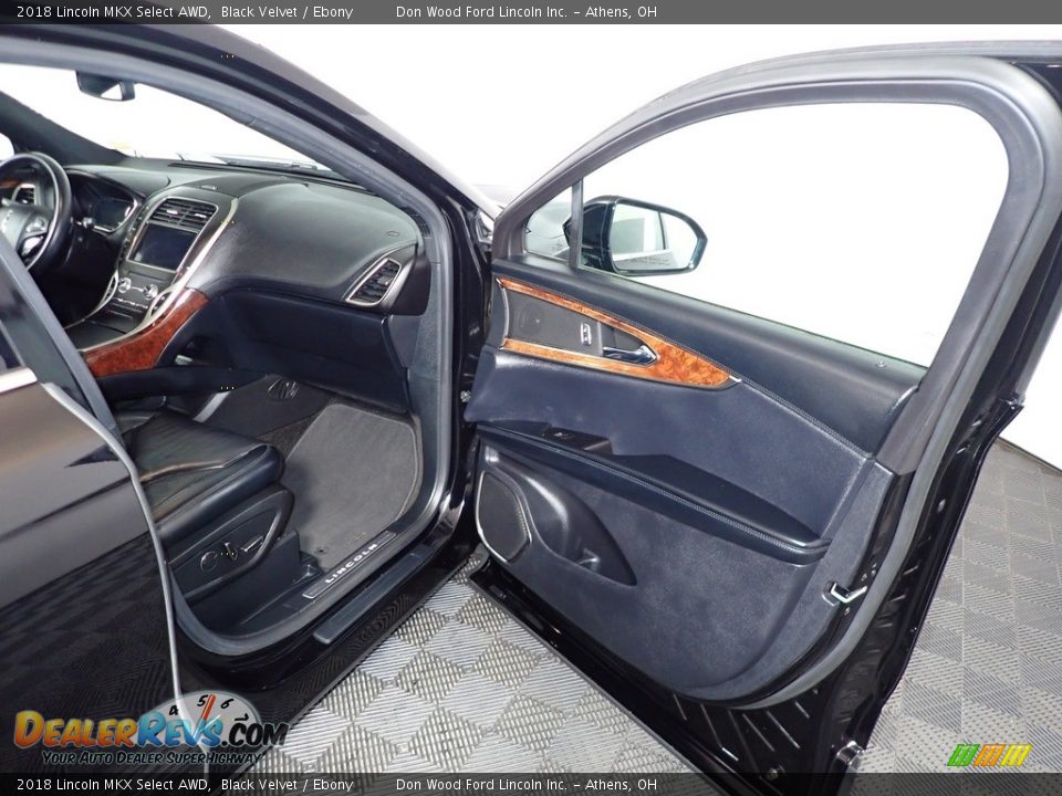 Door Panel of 2018 Lincoln MKX Select AWD Photo #25