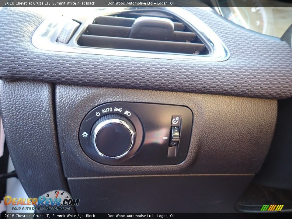 2018 Chevrolet Cruze LT Summit White / Jet Black Photo #18