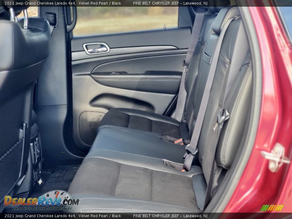 2021 Jeep Grand Cherokee Laredo 4x4 Velvet Red Pearl / Black Photo #9