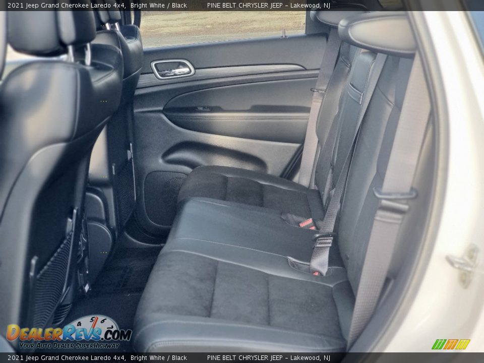 2021 Jeep Grand Cherokee Laredo 4x4 Bright White / Black Photo #9