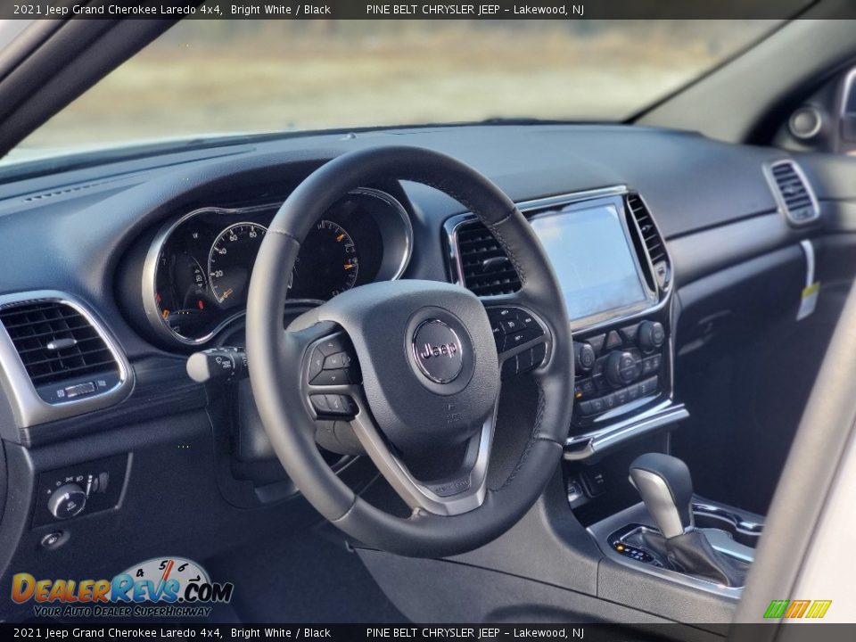 2021 Jeep Grand Cherokee Laredo 4x4 Bright White / Black Photo #10