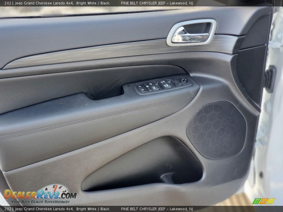 2021 Jeep Grand Cherokee Laredo 4x4 Bright White / Black Photo #12