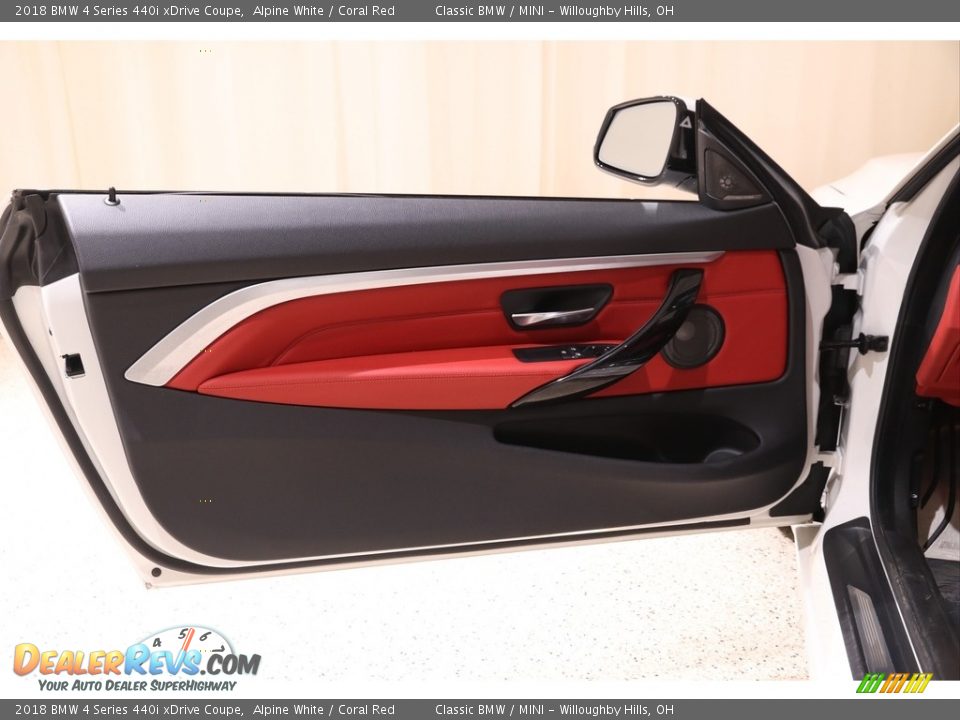 Door Panel of 2018 BMW 4 Series 440i xDrive Coupe Photo #4